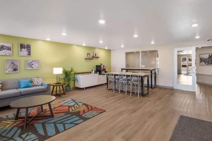 Pet Friendly Rooms With Kitchen | Free Parking - Colorado Springs, CO