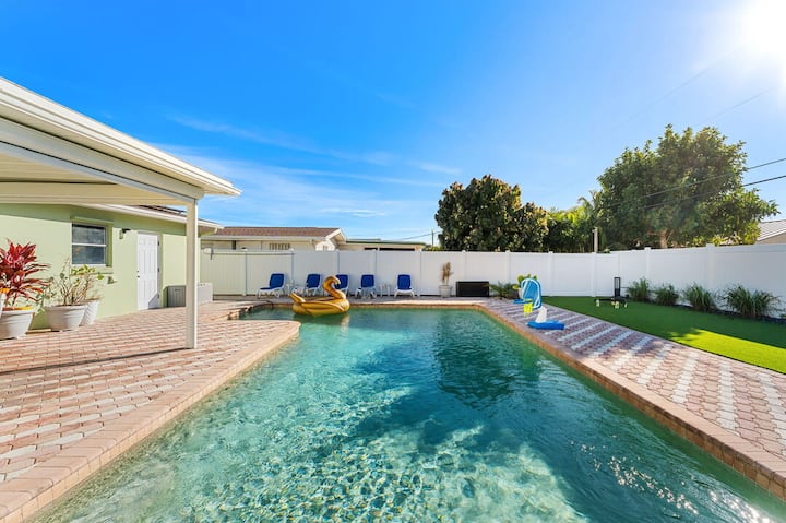 Family Retreat W/ Pool, Large Yard, & Fire Pit! - 墨爾本
