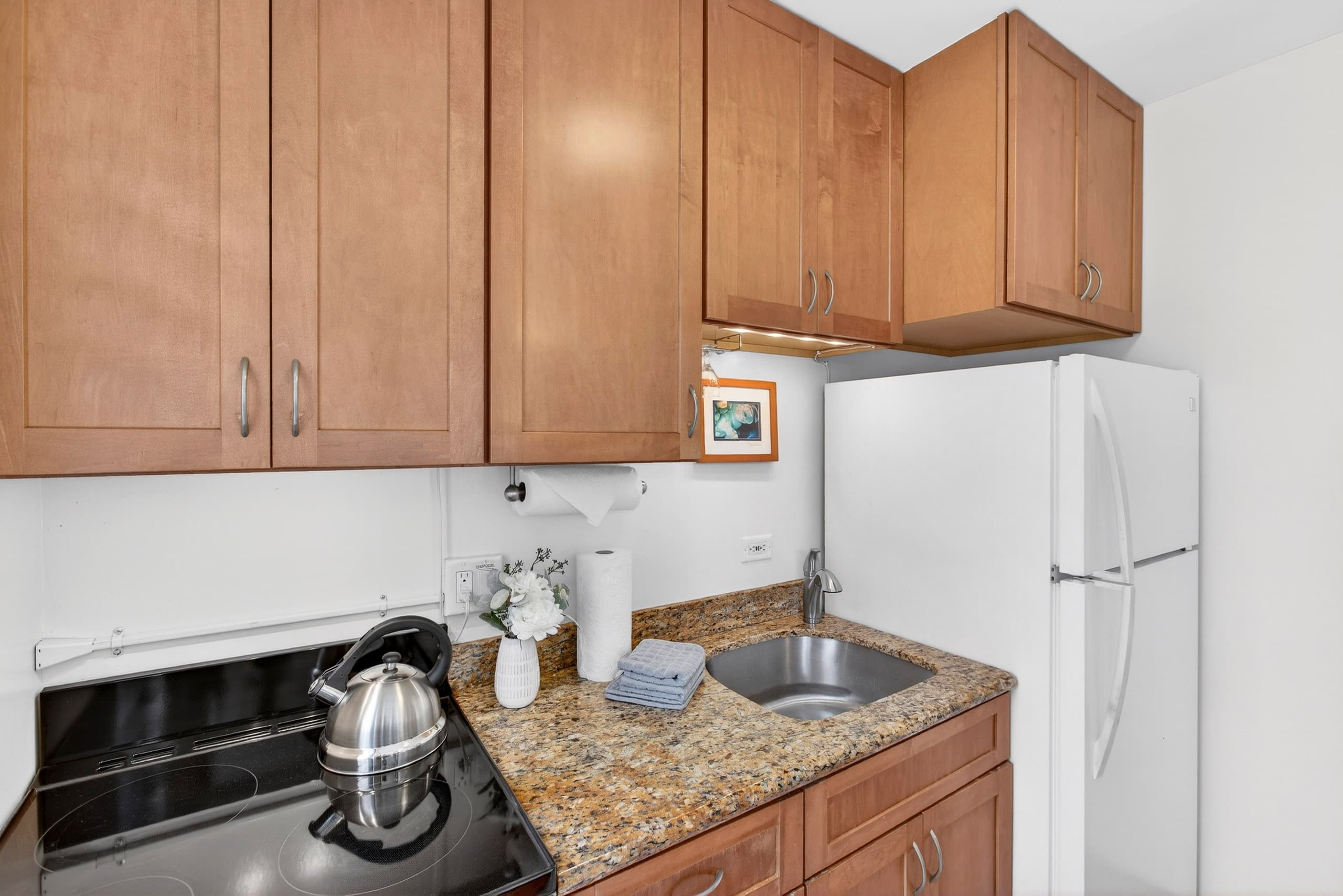 Gorgeous New Seaside Studio Retreat - Image 18