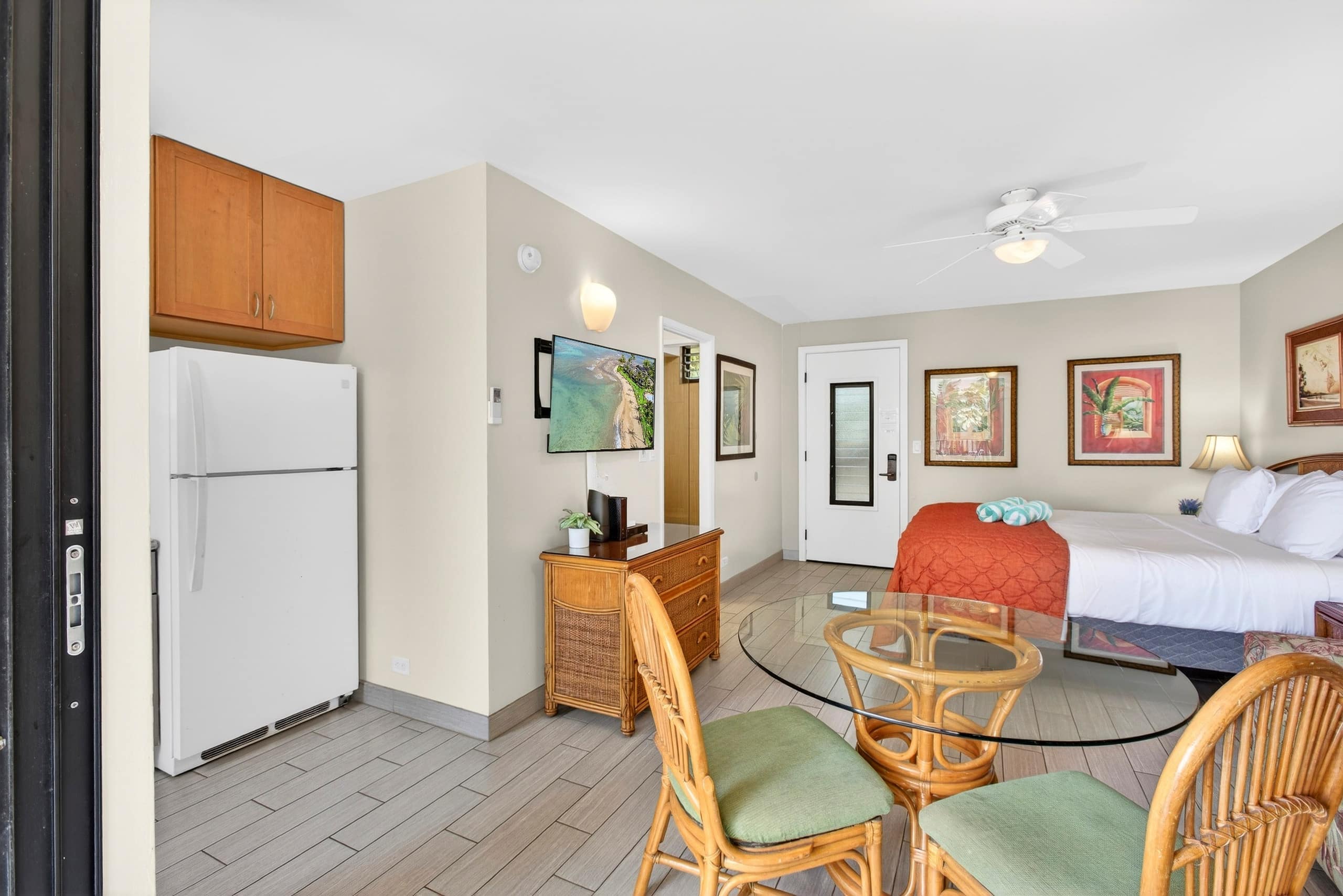 Gorgeous New Seaside Studio Retreat - Image 16