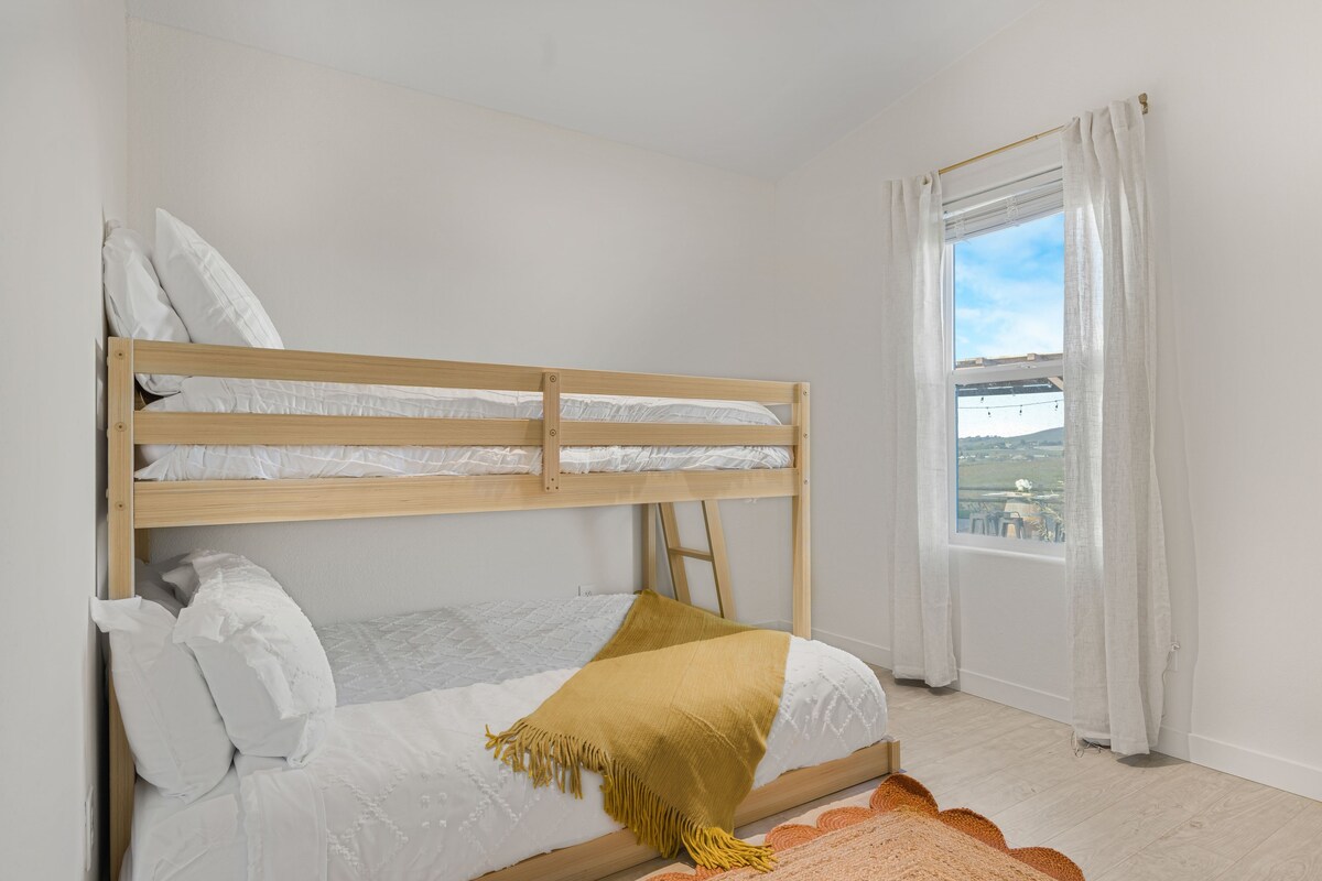 חדר שינה 3 כולל מיטת קומתיים זוגית.