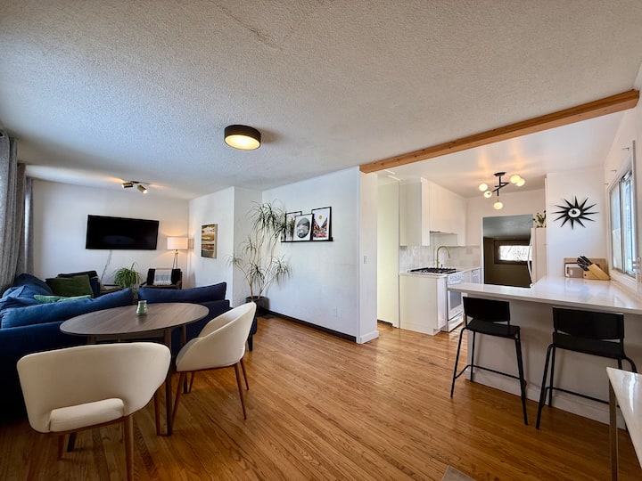 Modern 2br 2ba Retreat Near Whyte Ave - Edmonton