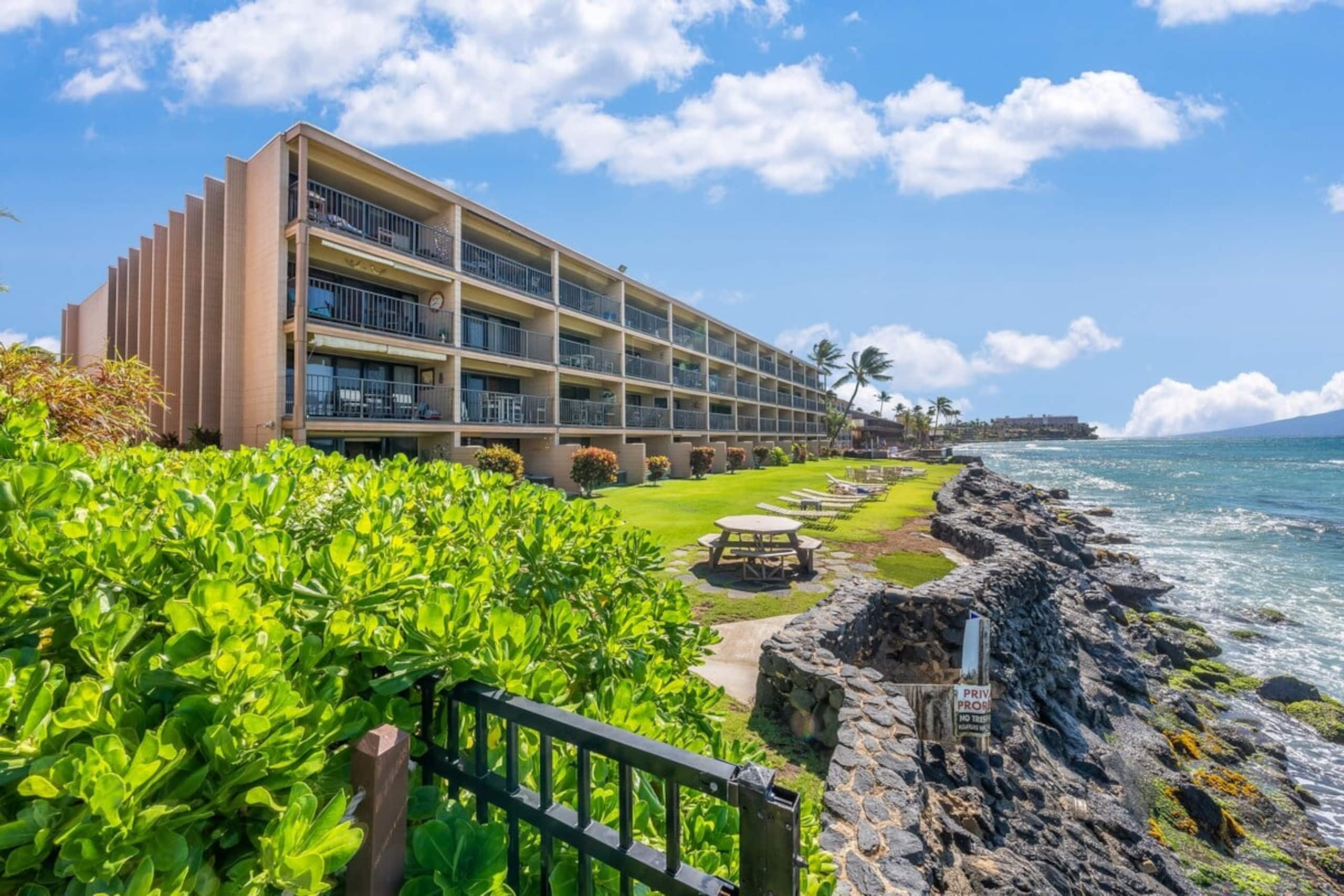 Condo in Lahaina · ★4.33 · 1 bedroom · 2 beds · 1 private bath - Image 34
