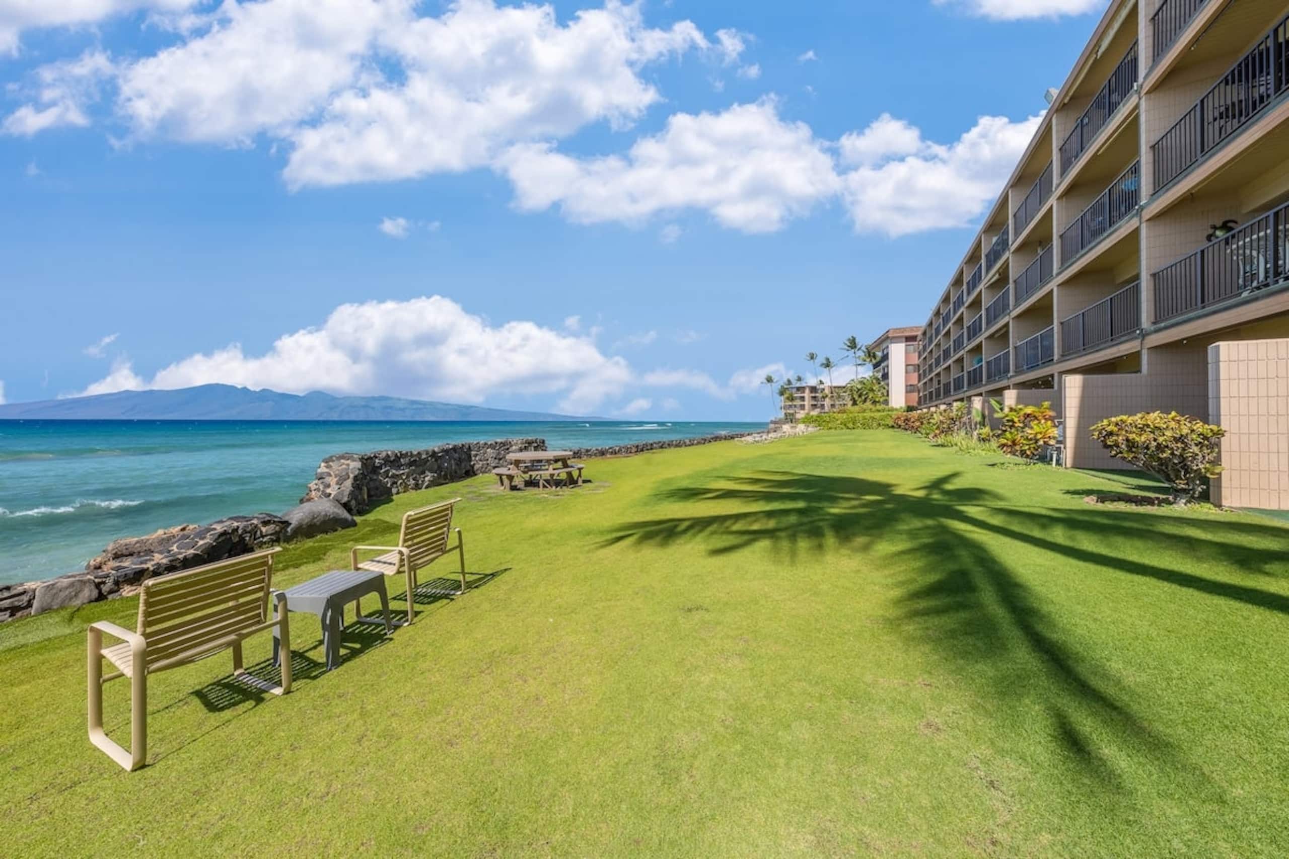 Condo in Lahaina · ★4.33 · 1 bedroom · 2 beds · 1 private bath - Image 35