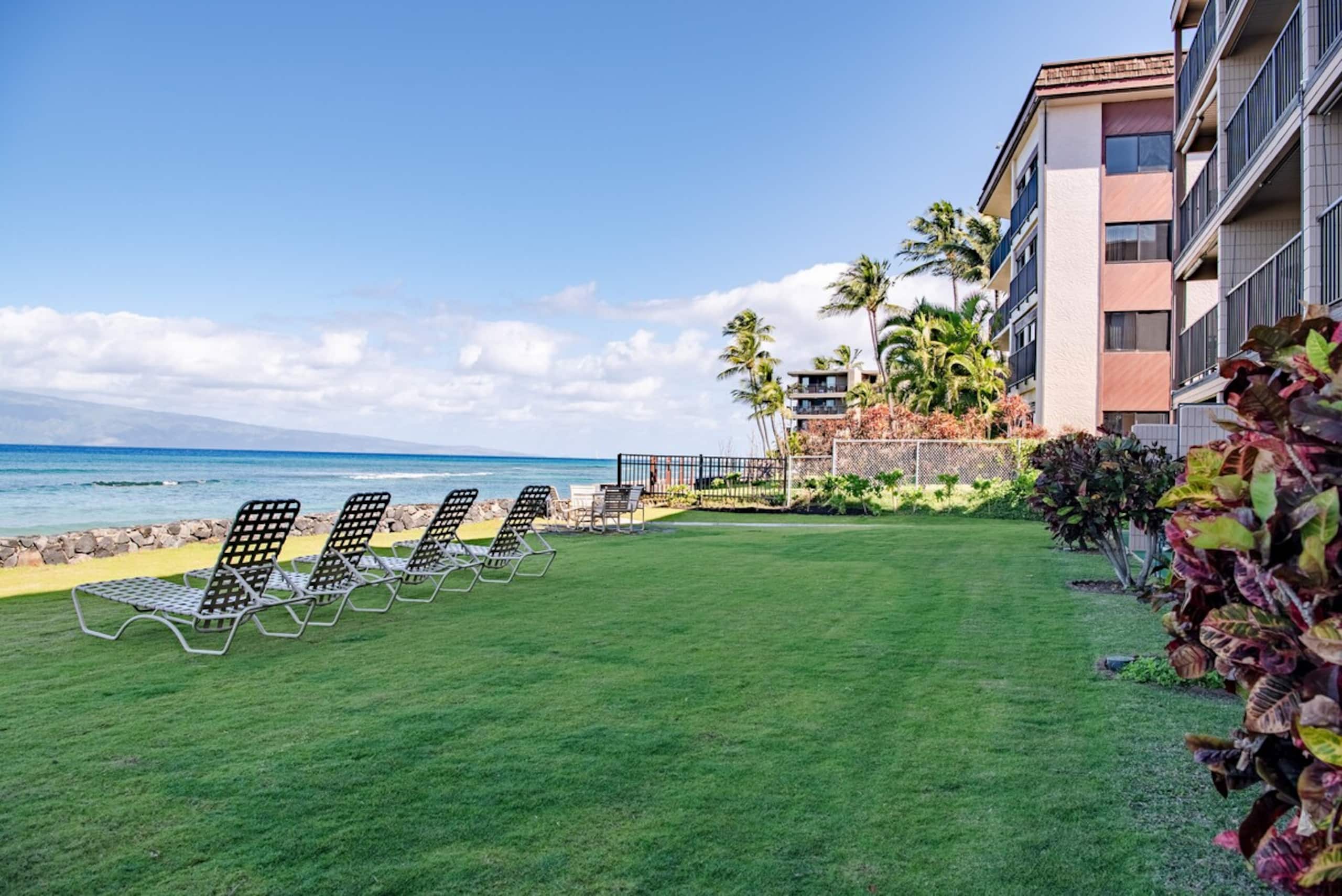 Condo in Lahaina · ★4.33 · 1 bedroom · 2 beds · 1 private bath - Image 27