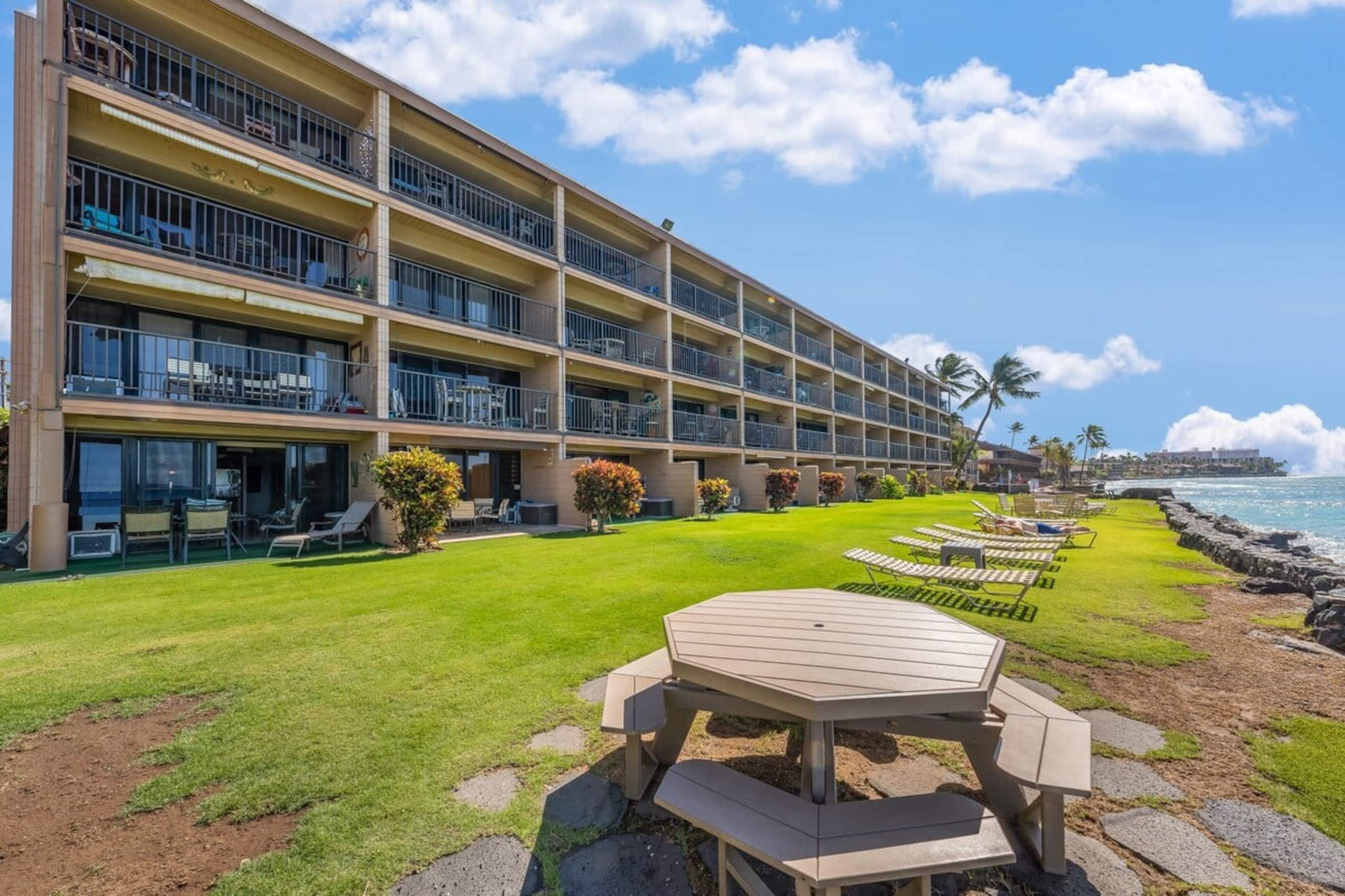 Condo in Lahaina · ★4.33 · 1 bedroom · 2 beds · 1 private bath - Image 33