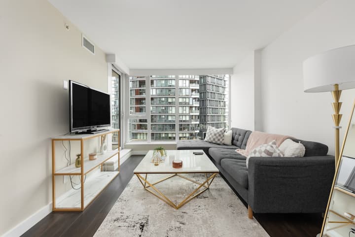 Modern 1br Suite In False Creek | Balcony & Gym - Vancouver
