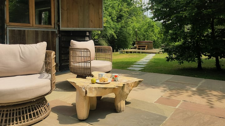 Oak-frame Stable & Shepherd's Hut · Kent Hot Tub - Sissinghurst