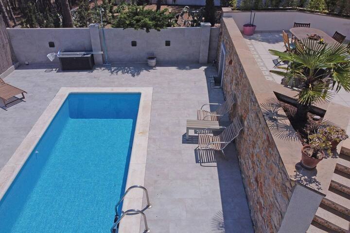 Holiday home Bel Coll 8p airco pool and views gallery image 4