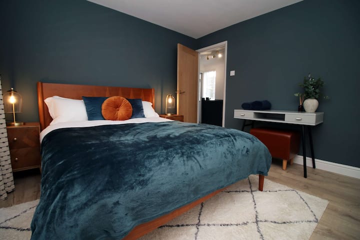 Stylish 3 Bed Home In Bath - Private Parking, Wifi - Bath