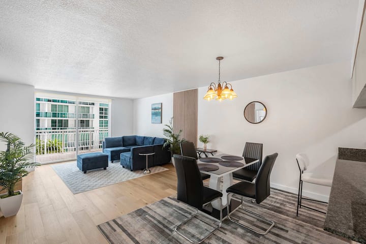 Pool Access + Stunning Views | Brickell - Miami