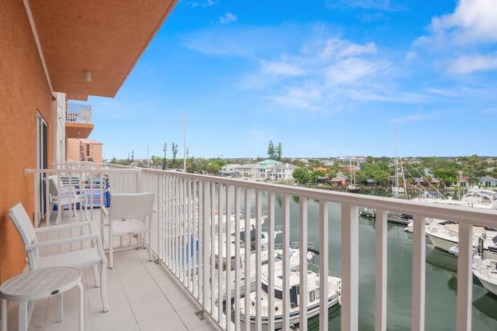 Madeira Bay Resort I #1403  Cozy & Kid-friendly - Madeira Beach, FL