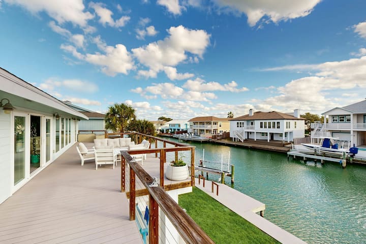 4br Two-story Family-friendly Home On The Water - Rockport, TX
