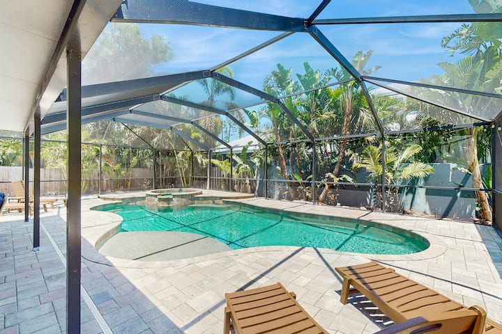 Walkable 4br Luxe Home | Private Pool - 薩拉索塔