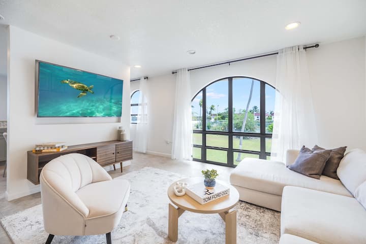 Lake View Beachside Retreat - Walk To 7 Mile Beach - Cayman Islands