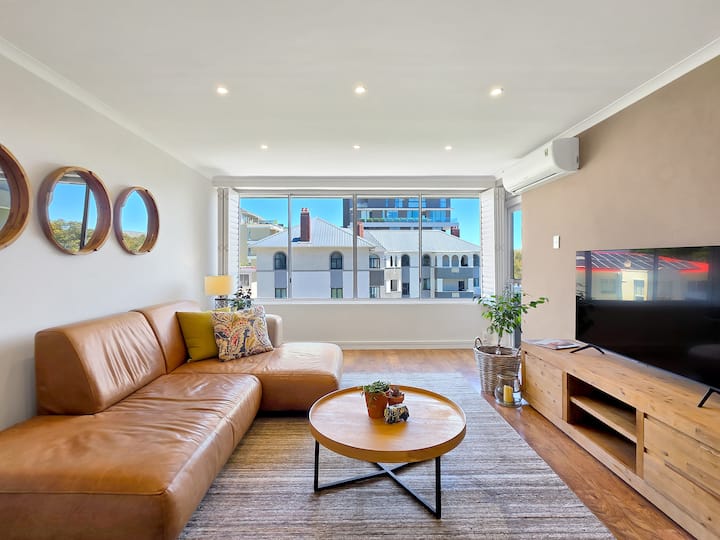 Green Point Retreat  | Private Balcony | Location - Camps Bay