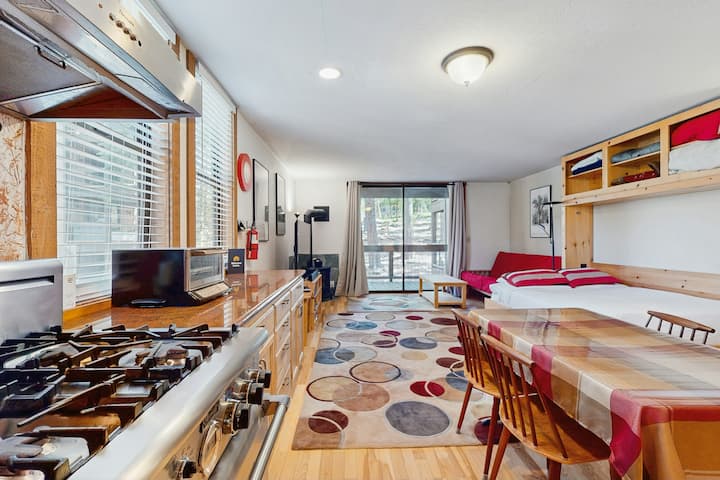 Studio Mountainview 1st-floor | Deck | Pool - Kings Beach, CA