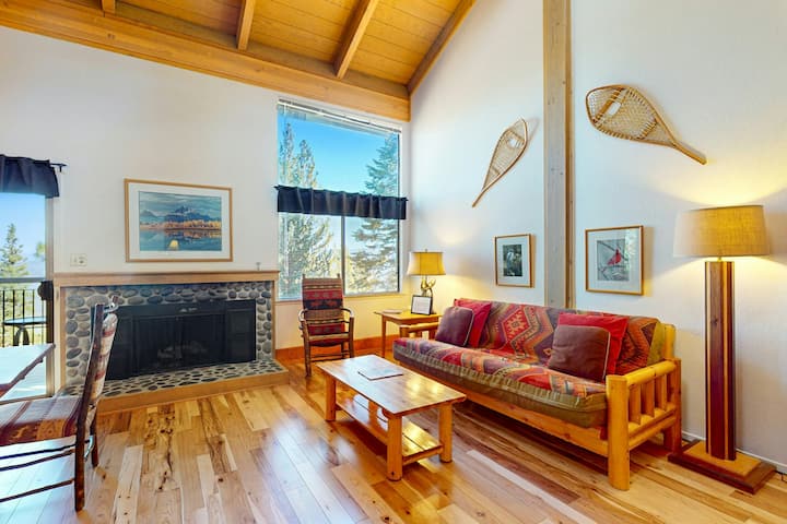 Ski Lodge Near Slopes W/ Futon & Ski Locker - Lake Tahoe