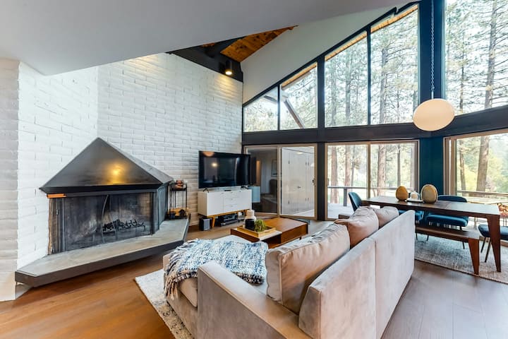 3br Golf Course View | Fireplace | Deck | W/d - Incline Village, NV