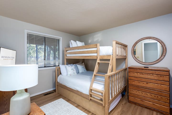 Ორსართულიანი საძინებელი - დაბლა