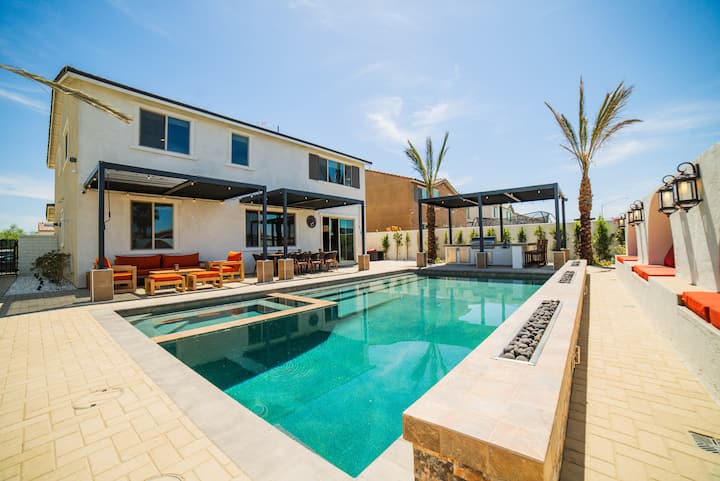 Desert Oasis W/ Pool, Hot Tub, Cabanas & Firepit - Coachella, CA