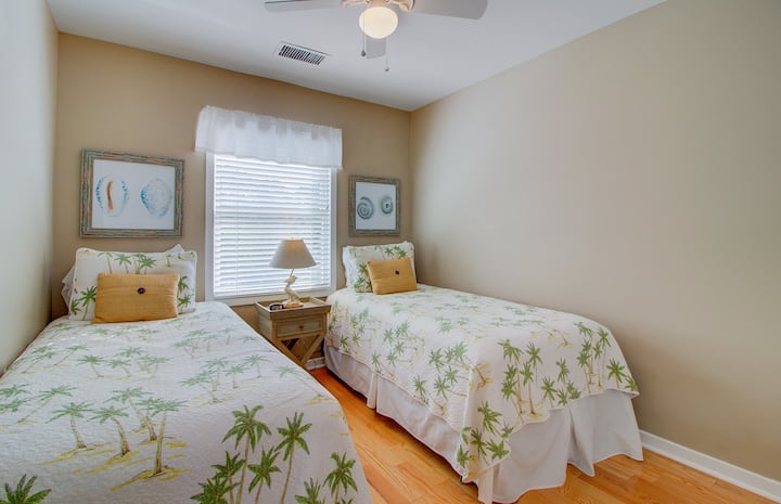 Spavaća soba 3 ima bračni krevet za jednu osobu.