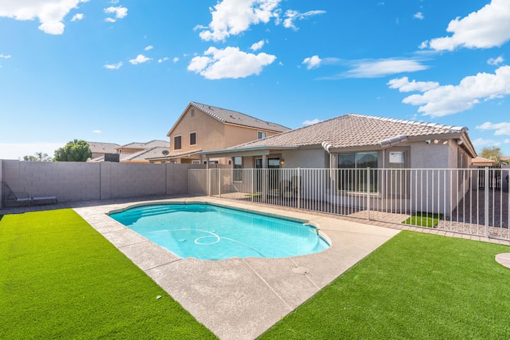 Sunny 4br Getaway W/ Private Pool - Goodyear, AZ