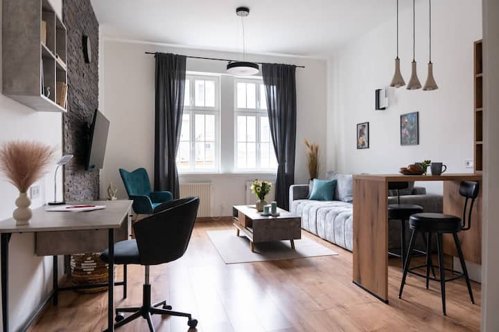 Hamlet Apartment - Perfect Central Stay - Karlovy Vary
