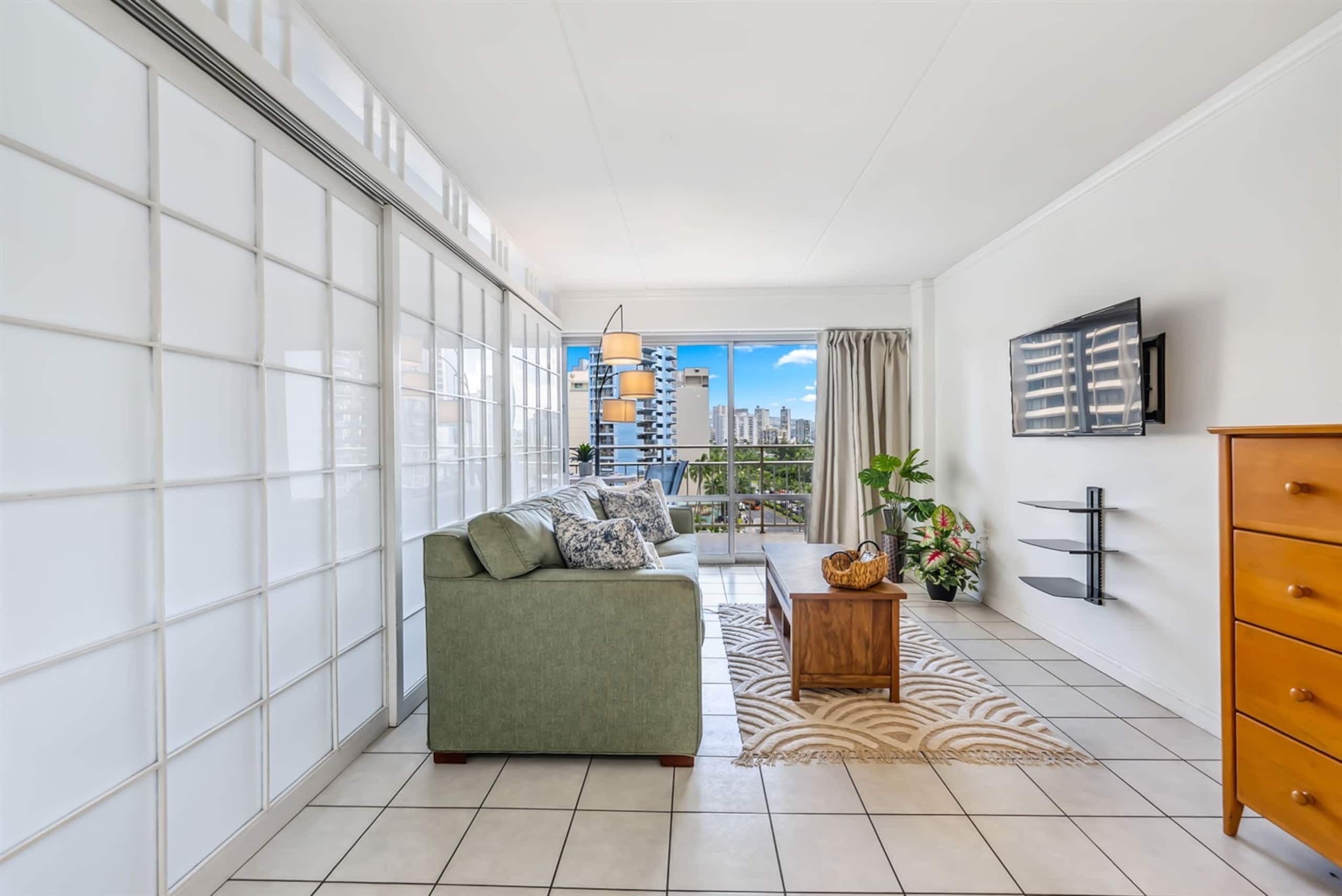 Condo in Honolulu · ★5.0 · 1 bedroom · 2 beds · 1 bath - Image 4