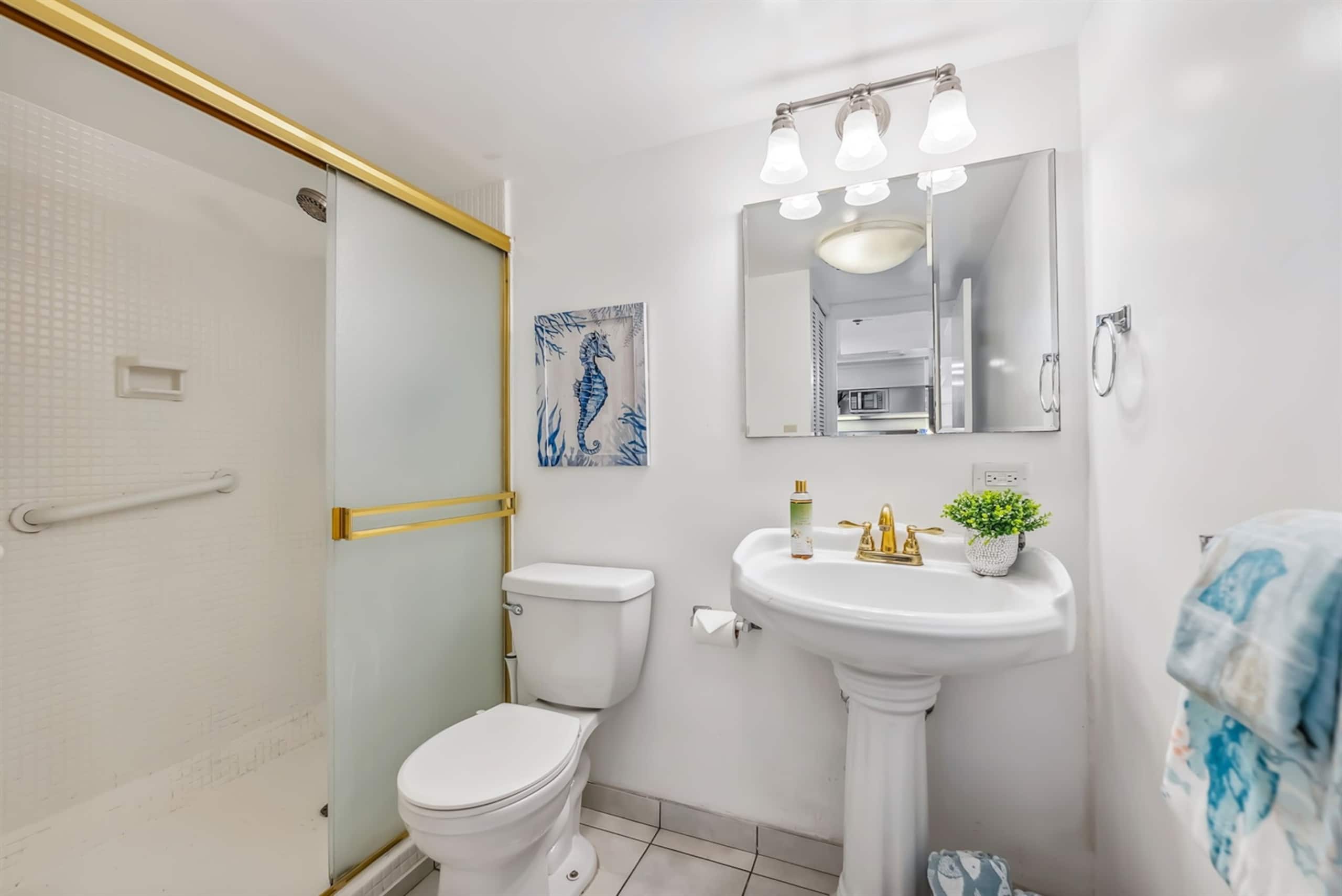 Condo in Honolulu · ★5.0 · 1 bedroom · 2 beds · 1 bath - Image 19