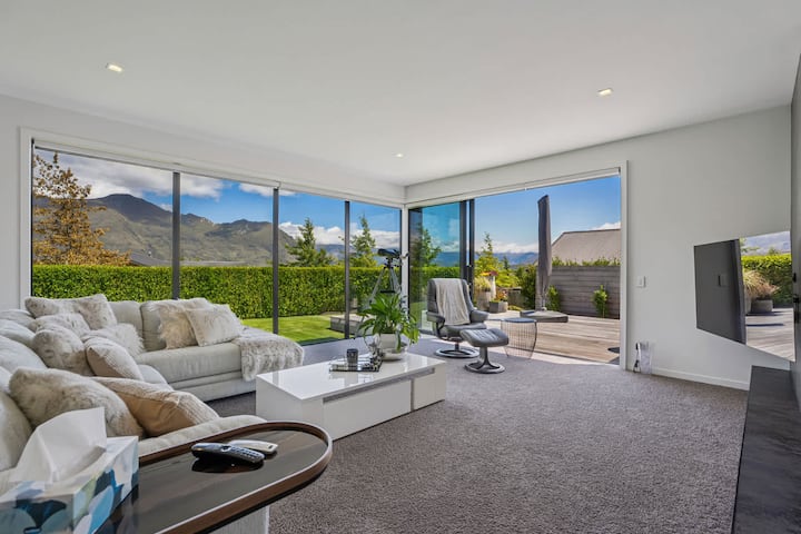 Diamond On The Peninsula - Wanaka