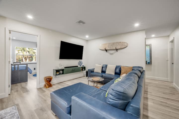 Canal Side Cocoa Beach 3br 3ba Retreat - Cocoa Beach, FL