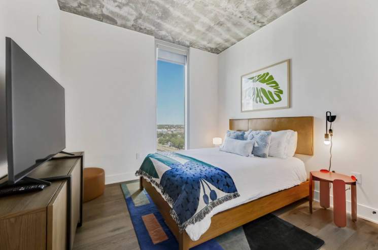 Luxury High-Rise 2BR on the 21st Floor | Rainey St