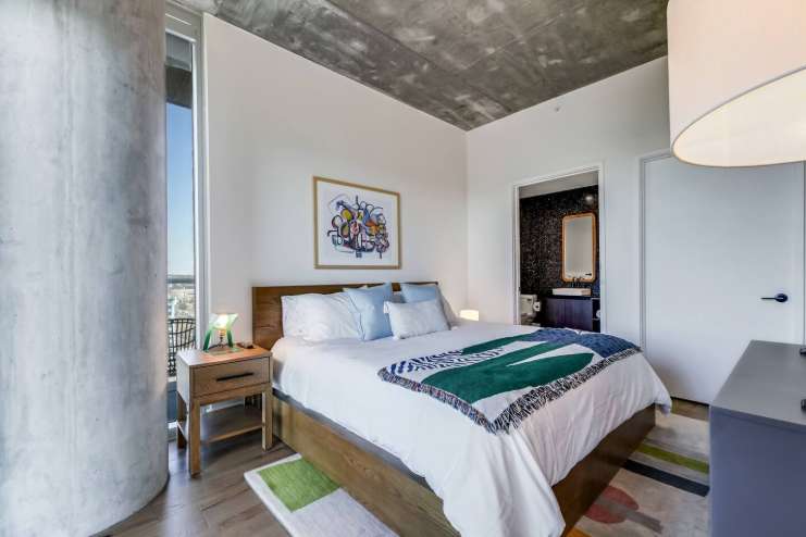 Luxury High-Rise 2BR on the 21st Floor | Rainey St