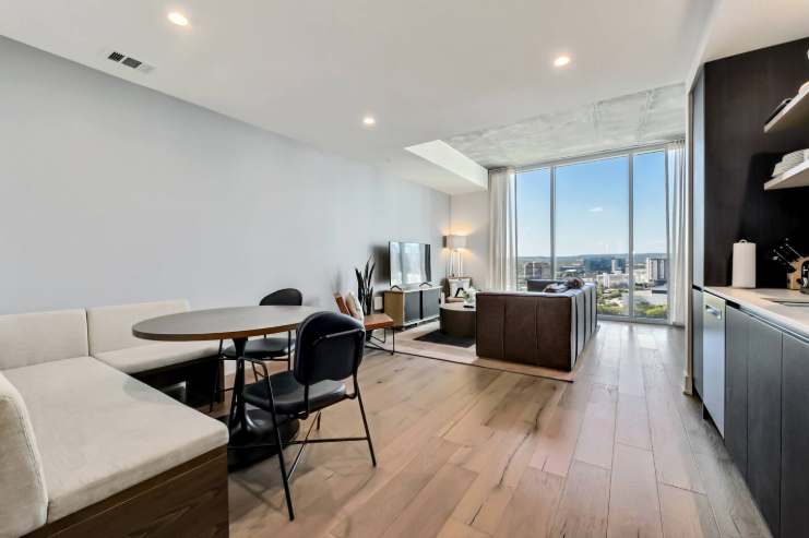 Luxury High-Rise 2BR on the 21st Floor | Rainey St
