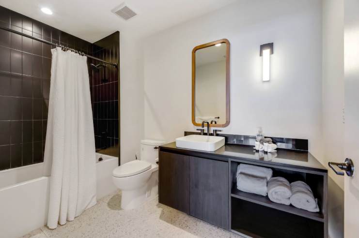 Luxury High-Rise 2BR on the 21st Floor | Rainey St