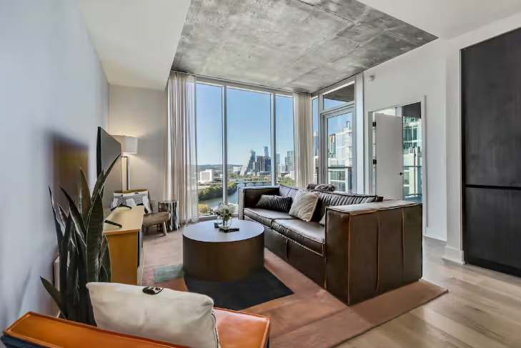 Luxury High-Rise 2BR on the 21st Floor | Rainey St