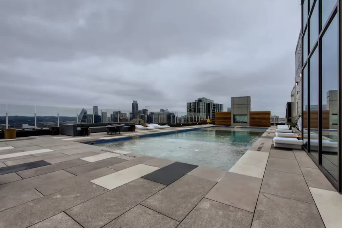 Luxury High-Rise 2BR on the 21st Floor | Rainey St