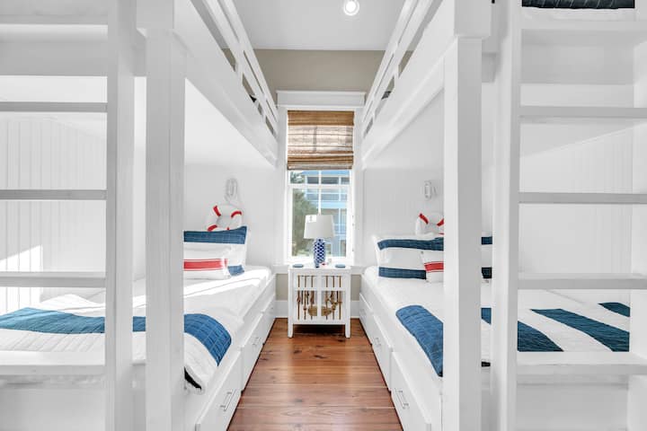 Prenočišče ima pograd.