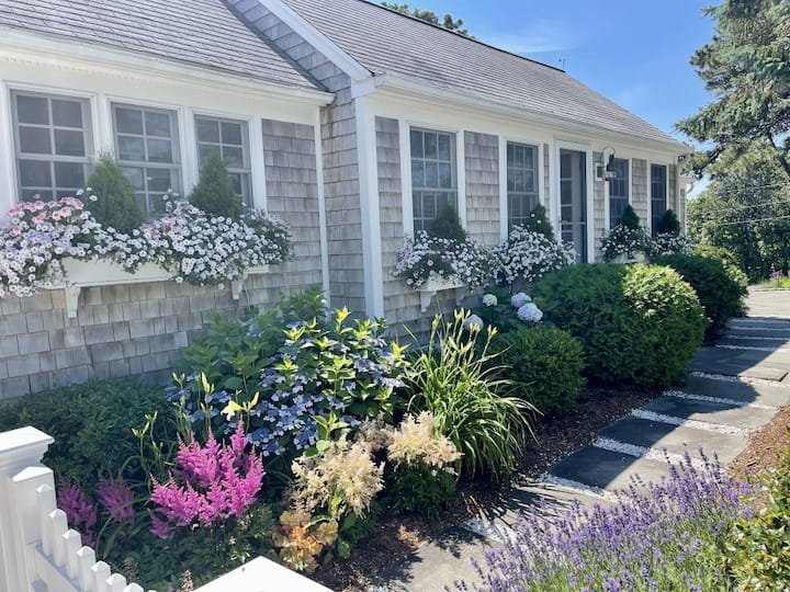 Seaside Cottage - Chatham, MA