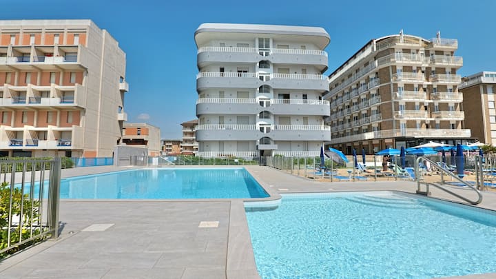 Seafront Apartment With Pool - Lido di Jesolo