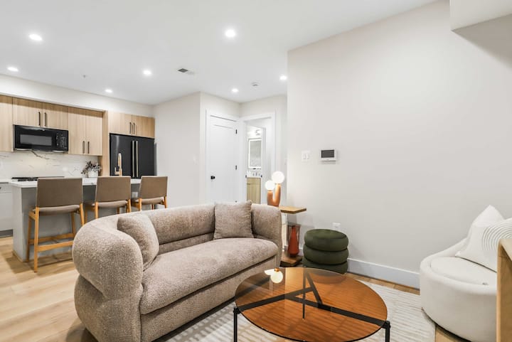 Sojourn Woodley Park 2br 2ba Modern & Pet Friendly - Washington D. C.