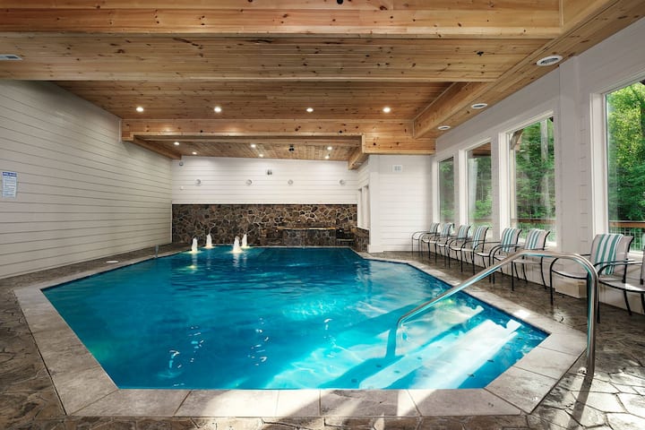 Sierra Cascades - Indoor Pool, Simulator & Hot Tub - Pigeon Forge, TN