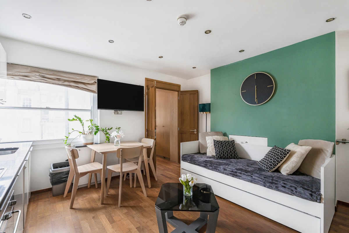 1 Bedrooms Near Menull
