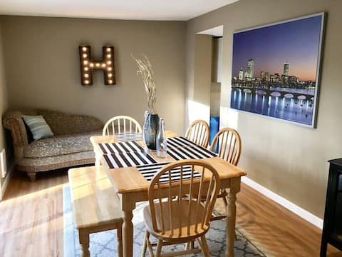 Successful Airbnb property: ~*Pet Friendly 30min to Downtown*~ THE BOSTONIAN in Hyde Park