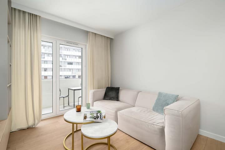 Jasielska 11 | Beige And Green Apartment | Parking - Poznań