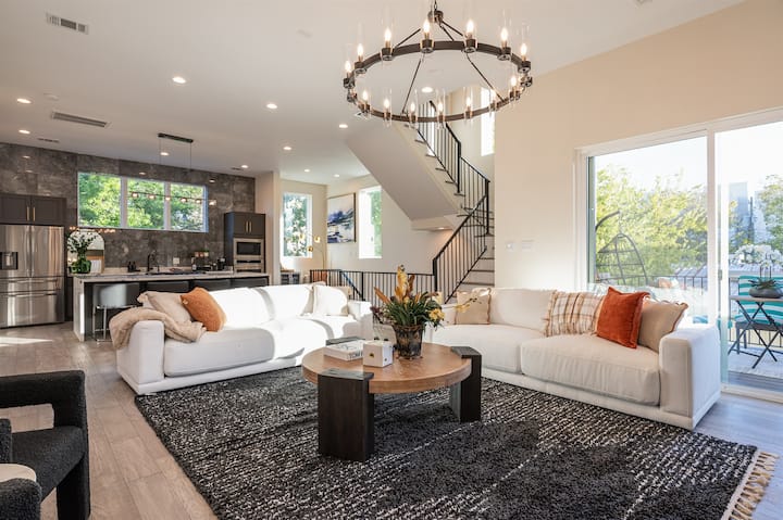 Sleeps 20! Luxury Twin Homes Near Dtown & Nrg Htx - Bellaire, TX