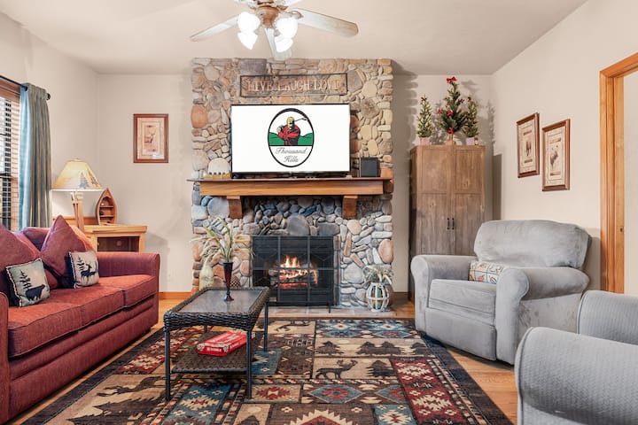 Ozark Hidaway Cabin • 2br • Sleeps 6 • Jetted Tub - Branson