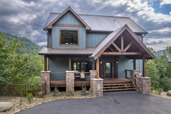 New Lux 4 King Suites | Gamerm | Hot Tub | Views - 