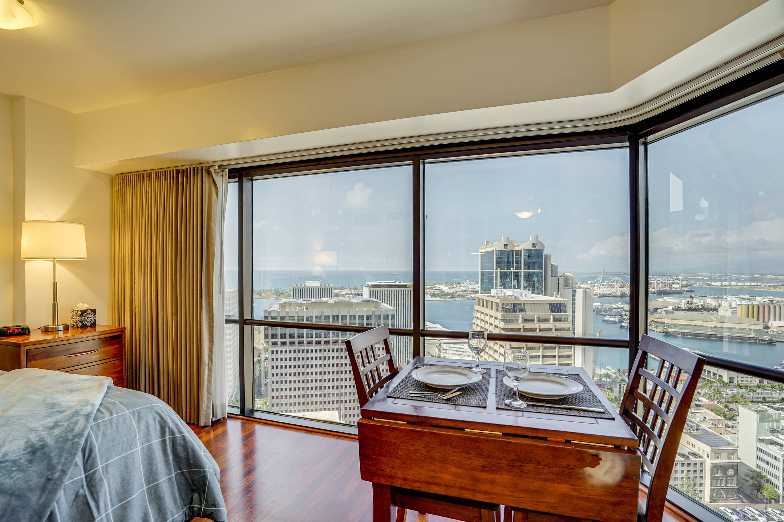 Free Parking Pool Harbor View Access Honolulu Gem! - Image 1
